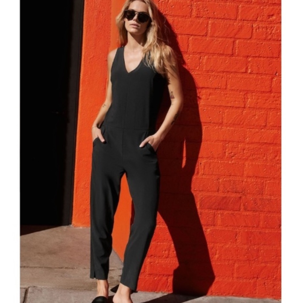 NWT Athleta Classic Black Brooklynn Jumpsuit - Sz 8
Casual, Work, Travel - Picture 5 of 12